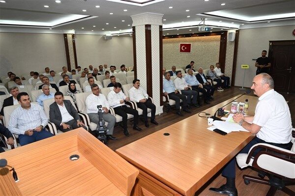 Valilik toplantı salonunda düzenlenen programa; Vali Yardımcıları, ilçe kaymakamları, belediye