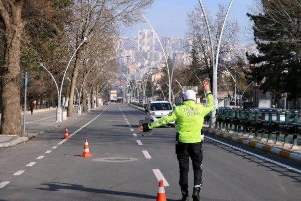 İçişleri Bakanı Yerlikaya, Kurban Bayramı’nın birinci günü 692 trafik kazasının