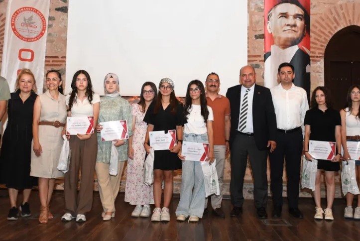 Osmangazi’de Tatbikatı Tamamlayan Öğrencilere Sertifika Töreni Düzenlendi Osmangazi Belediyesi’nin düzenlediği arama kurtarma tatbikatına katılarak başarıyla tamamlayan Hasan