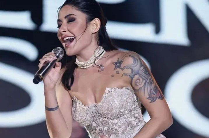 Türk müziğinin beğenilen ismi Melek Mosso, Mersin Jolly Joker sahnesinde