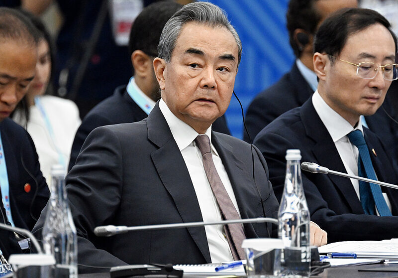 Çin Dışişleri Bakanı Wang Yi, İran Dışişleri Bakanı Abbas Erakçi