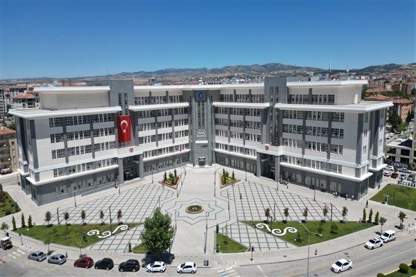Temizlik İşleri Müdürlüğü ekipleri, hem gürültü oluşumunu engellemek hem de