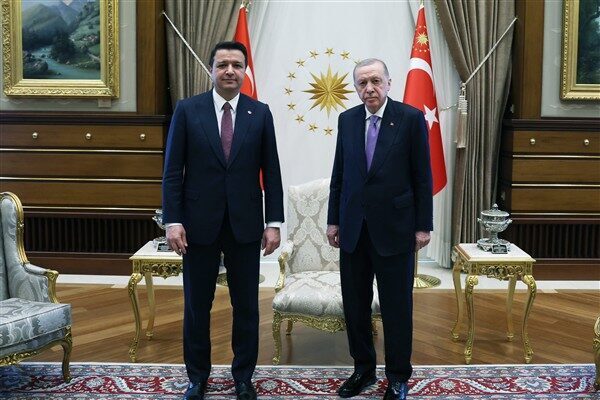 Cumhurbaşkanı Recep Tayyip Erdoğan, Saadet Partisi Genel Başkanı Mahmut Arıkan'ı