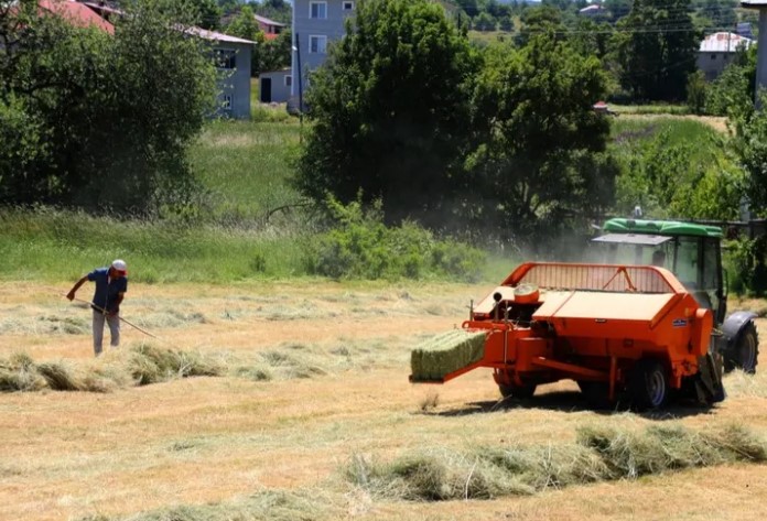 Modern Tarım Makineleri Ordu'da Verimliliği Artırdı Ordu Büyükşehir Belediyesinin sunduğu makineli tarım imkanından yararlanan üreticiler daha