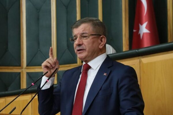 Davutoğlu, sosyal medya hesabından yayımladığı mesajda Yaşargil'den "Tıp dünyasının efsane