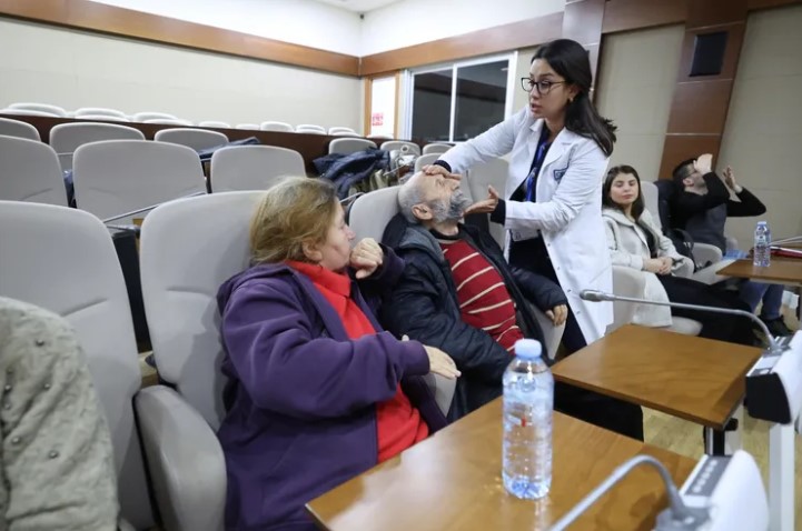 İstanbul'da Bakırköy Belediyesi'nden Engelsiz Sağlık Eğitimi İstanbul Bakırköy Belediyesi, Körler ve Gönüllüler Derneği iş birliğiyle görme