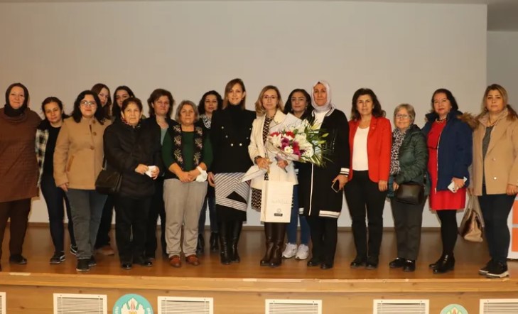 Manisa'da Kadınlara Yönelik Sağlık Semineri Düzenlendi Manisa Büyükşehir Belediyesi, kadınların sağlıklı yaşamlarına destek olmak amacıyla önemli