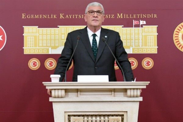 İYİ Parti Genel Başkanı Müsavat Dervişoğlu, Cumhuriyet Halk Partisi (CHP) Genel
