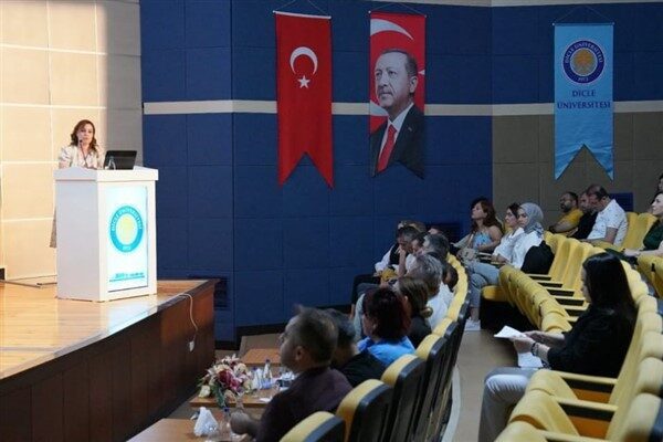 Toplantıya, Dicle Üniversitesi Rektörü Prof. Dr. Kamuran Eronat’ın yanı sıra;