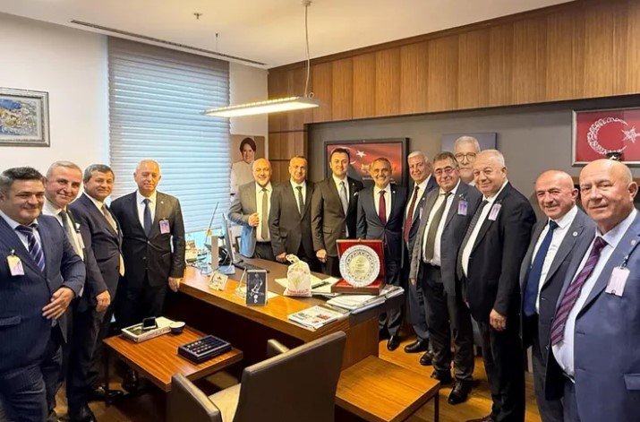 Keşan, İpsala ve Enez Heyetinden Edirne Milletvekillerine İş Birliği Mesajı Keşan TSO Başkanı İsmail Şapçı’nın öncülüğündeki heyet, Edirne milletvekillerini ziyaret