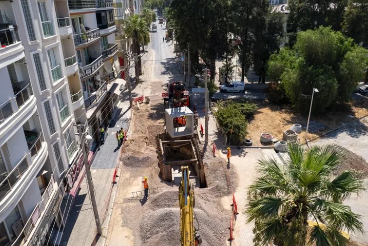 İZSU, Bir Yılda 75 Kilometrelik Yatırıma İmza Attı İzmir Büyükşehir Belediyesi İZSU Genel Müdürlüğü, sağlıklı altyapı için birleşik