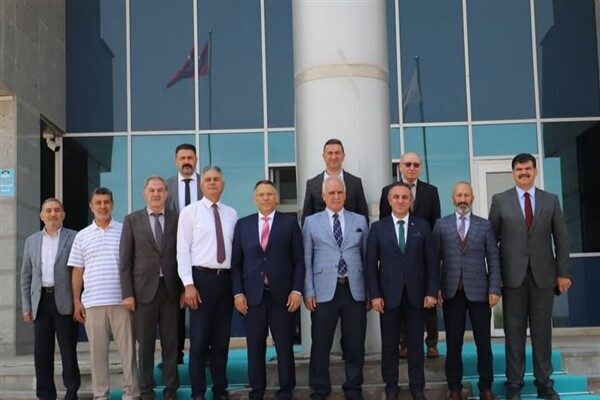 Gerçekleşen ziyarette Başkan Acar, Prof. Dr. Gürel’e yeni görevinde başarılar