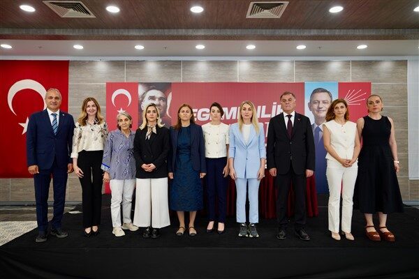 Platformu basına tanıtan Dr. Dilek Kaya İmamoğlu, eşinin ve arkadaşlarının