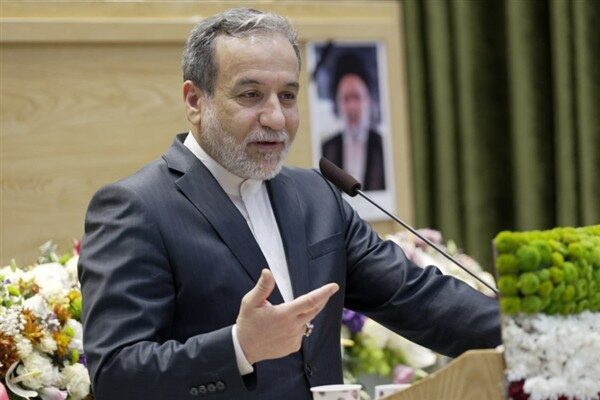 İran Dışişleri Bakanı Seyyid Abbas Araghchi ile Mısır Dışişleri Bakanı Badr