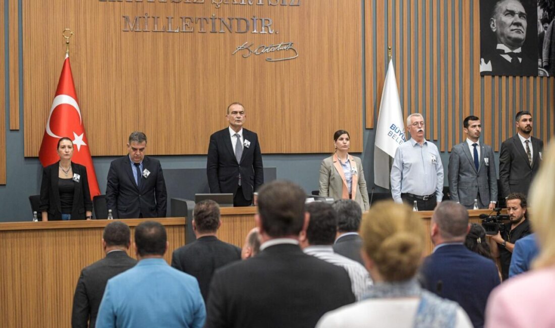 İzmir Büyükşehir Belediyesi haziran ayı olağan meclis toplantısının ilk birleşimi