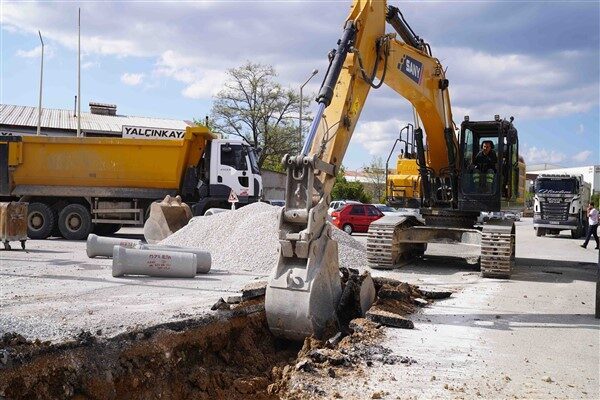 Bölgede 8 buçuk kilometre içme suyu şebeke hattı, yaklaşık 5