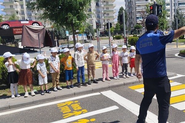 Kayapınar Belediyesi Kadın Politikaları Müdürlüğü'ne bağlı Kadın Emeği Çarşısı'nda eğitim