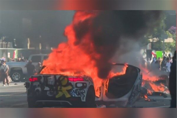 Los Angeles Polis Departmanı (LAPD), Pazar gecesi Los Angeles şehir