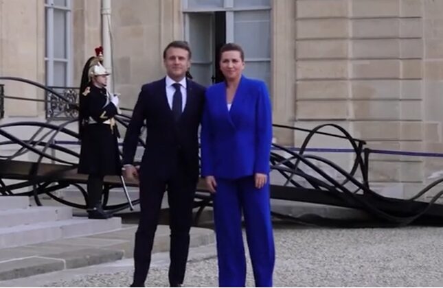 Élysée Sarayı'ndan yapılan açıklamada, Macron'un Grönland Başbakanı Jens-Frederik Nielsen ve