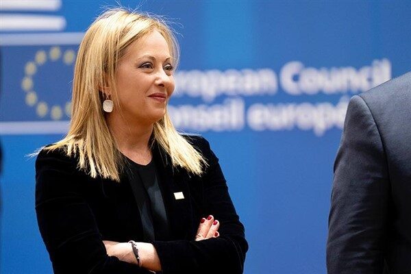İtalya Başbakanı Giorgia Meloni, ülkeye yasa dışı yollarla girişleri kolaylaştıran