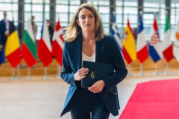 Avrupa Parlamentosu Başkanı Metsola,  Danimarka Parlamentosu’nda Meclis Başkanı Soren Gade