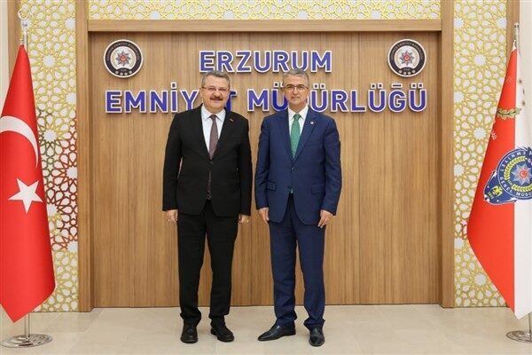 Milletvekili Aydın, İl Emniyet Müdür Yardımcısı Kadir Yırtar'ı makamında ziyaret