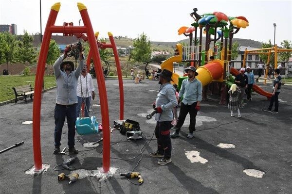 Park ve Bahçeler Müdürlüğü ekipleri, çalışmalar kapsamında ilk olarak Lale