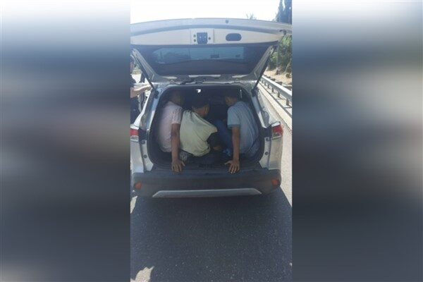 Sakarya Emniyet Müdürlüğü, göçmen kaçakçılığı kapsamında operasyon düzenledi. Hendek ilçesi