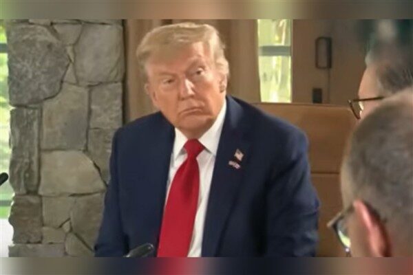 Trump, Fransız devlet başkanının  Washington'a neden döndüğünü “hiç bilmediğini” ve
