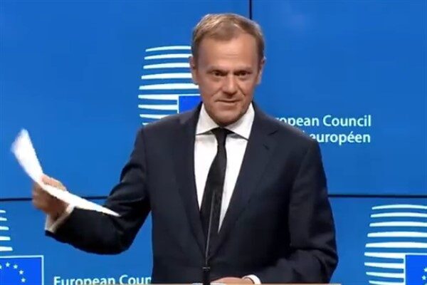 Polonya Başbakanı Donald Tusk, muhalefet adayı Karol Nawrocki'nin Pazar günü