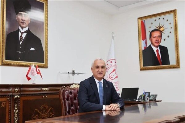 Çakır, ailenin toplumun en küçük temel taşı olduğunu belirterek, “Bizi