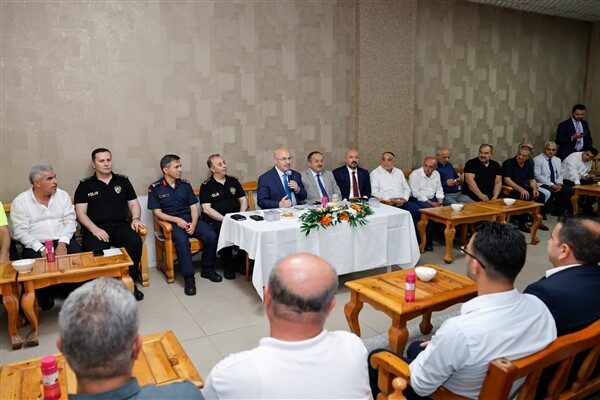 Köşger, Seyhan’a gerçekleştirdiği ziyarette ilk olarak Hürriyet Mahallesi’ne giderek burada bulunan