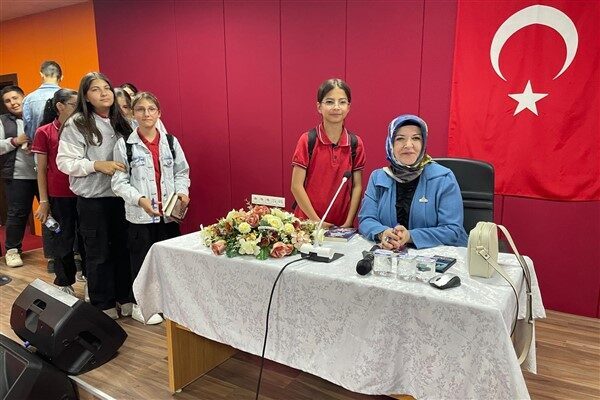 İl Milli Eğitim Müdürlüğü Konferans Salonu'nda düzenlenen programa; İl Milli